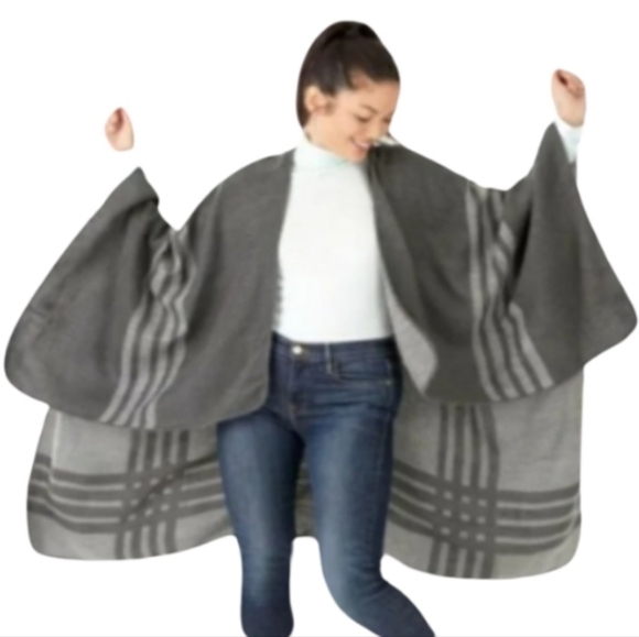 BB Dakota X Fab Fit Fun Reversible Striped Poncho/Wrap - Picture 15 of 16